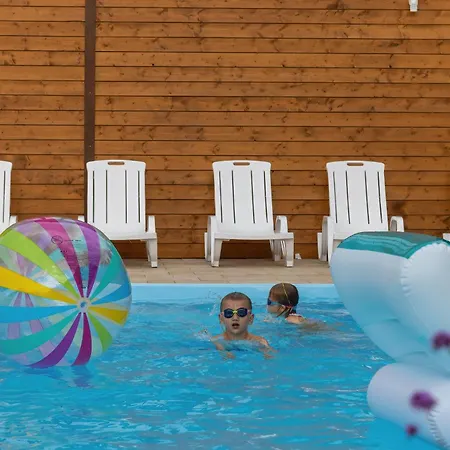 Bursztynek Zadaszony I Podgrzewany Basen - 3 Sypialnie 6-8 Osob بيت للعطل ريفال