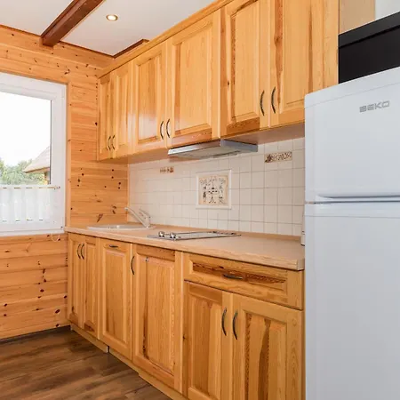 Bursztynek Zadaszony I Podgrzewany Basen - 3 Sypialnie 6-8 Osob ريفال