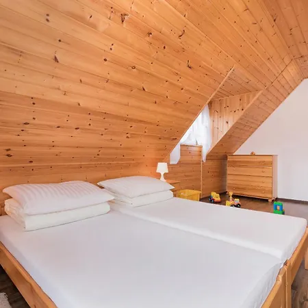 Holiday home Bursztynek Zadaszony I Podgrzewany Basen - 3 Sypialnie 6-8 Osob *