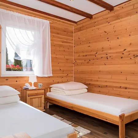 Bursztynek Zadaszony I Podgrzewany Basen - 3 Sypialnie 6-8 Osob