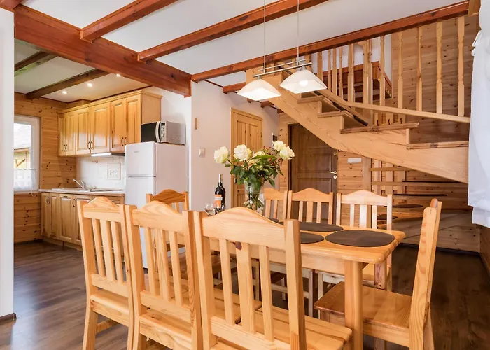 펜션 Bursztynek Zadaszony I Podgrzewany Basen - 3 Sypialnie 6-8 Osob 레왈